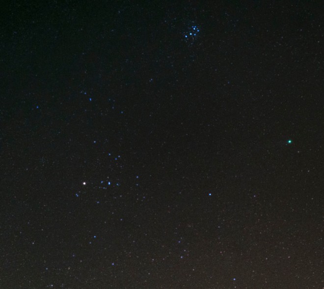 A quick shot of comet Lovejoy with zoomlens at 30mm and ISO 6400